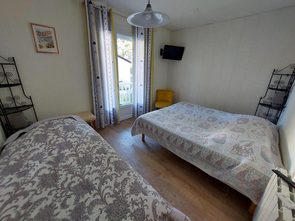 Postel nebo postele na pokoji v ubytování Hotel au Charme du Levat