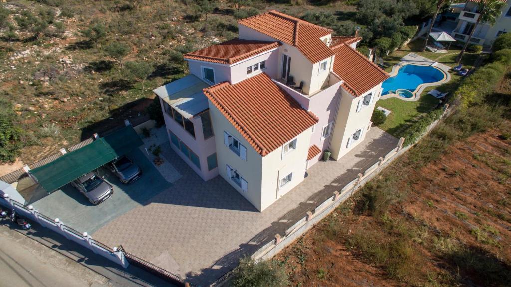 Bazén v ubytovaní Villa Ifigeneia Private Hot Tub Rooms alebo v jeho blízkosti