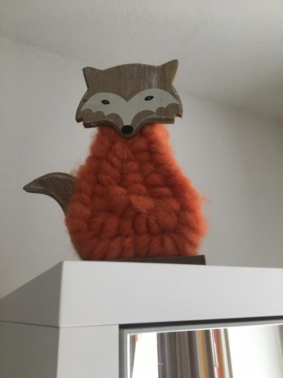 a stuffed fox is sitting on top of a shelf at Ferienwohnungen Fuchsteige in Heidenheim