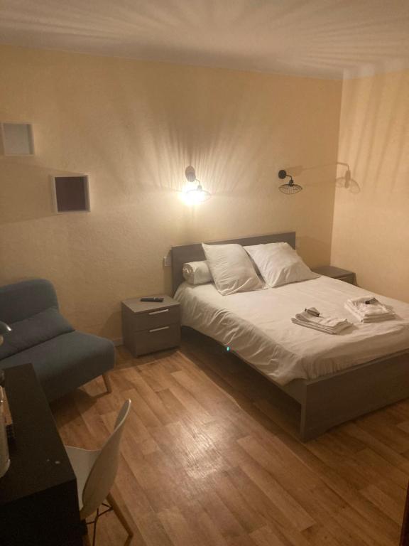 Hotel de la Forêt - Chambre Triple Avec Toilettes Communes