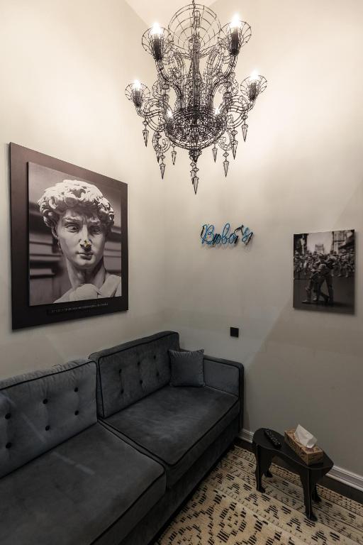 A seating area at Bobo's Luxury Apartment