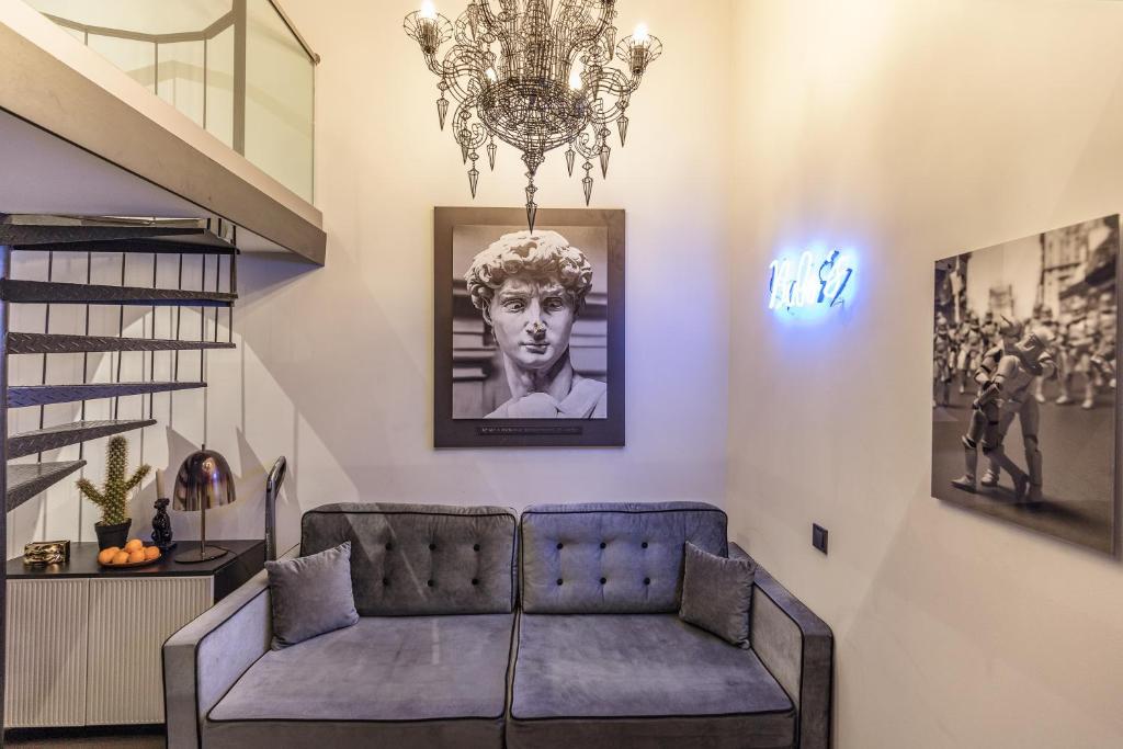 A seating area at Bobo's Luxury Apartment