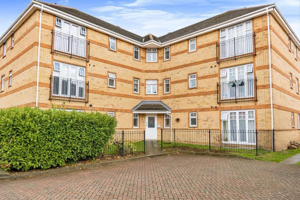 Apartment Benny Hill Close, Eastleigh, UK