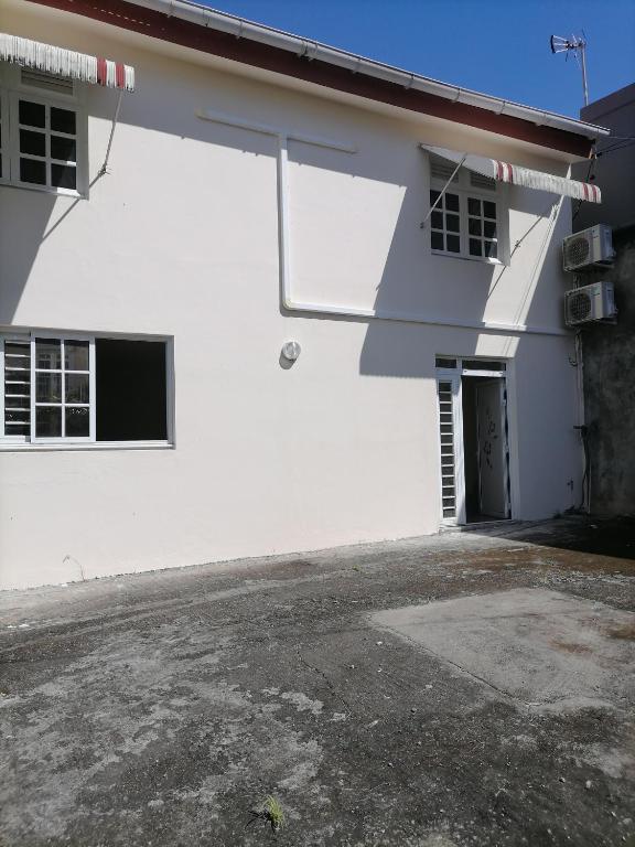 Duplex de ville, SaintPierre (updated prices 2024)