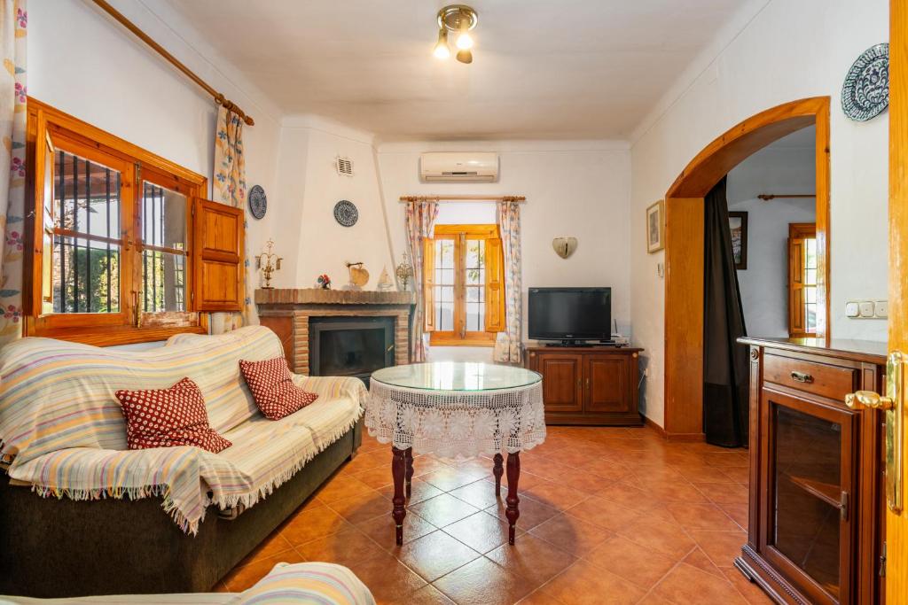 Televízia a/alebo spoločenská miestnosť v ubytovaní Casa La Encina