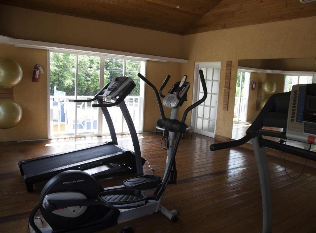 Spordikeskus ja/või sportimisvõimalused majutusasutuses Moxons Beach Club