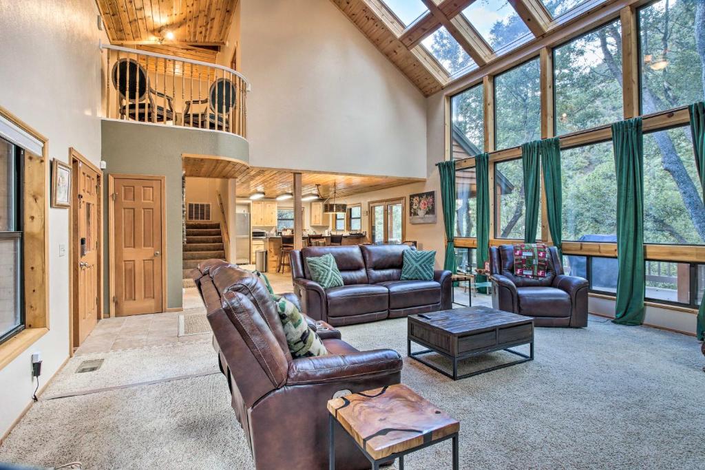 Spacious Pine Mountain Club Cabin with Fire Pit - Housity