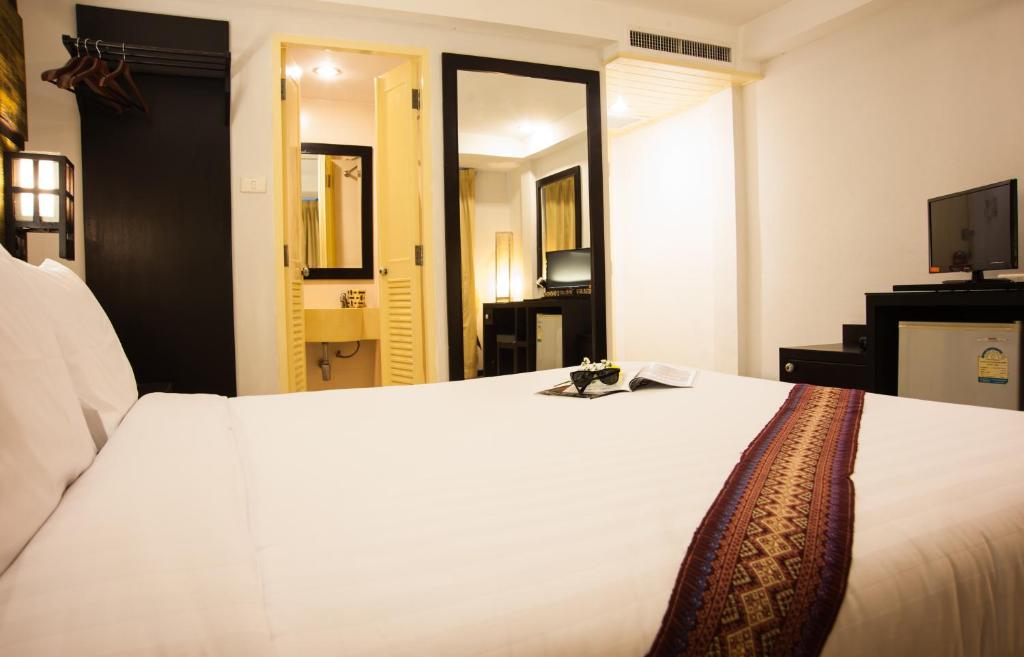 Postel nebo postele na pokoji v ubytování Crystal Inn