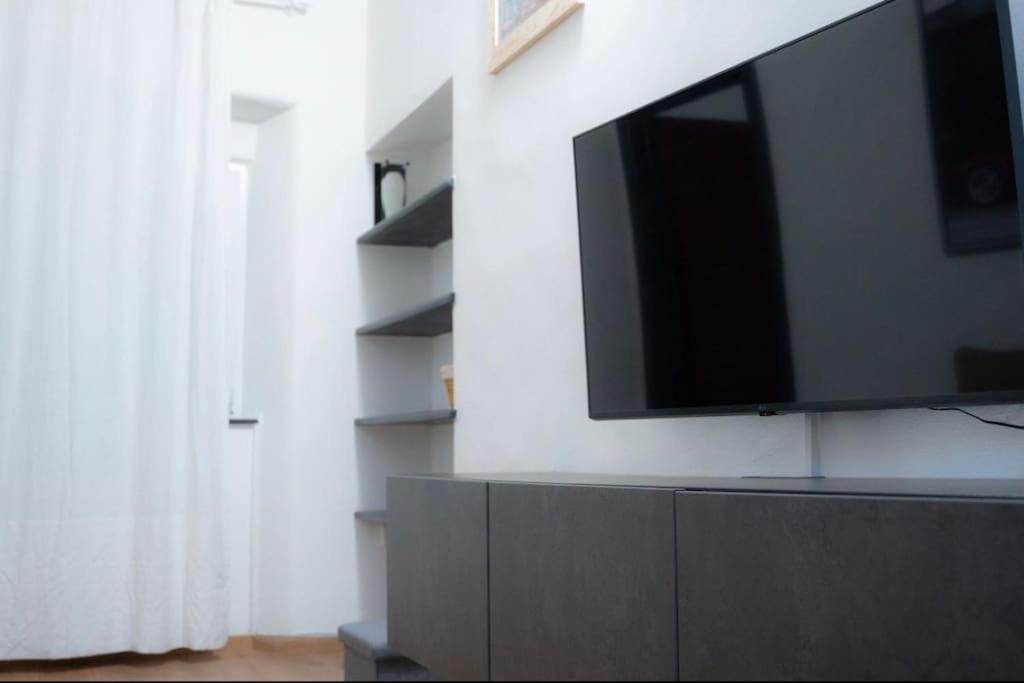 A television and/or entertainment centre at Hulu