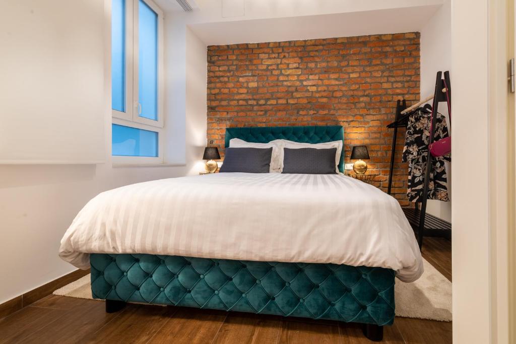 Brickwall Apartments - 13