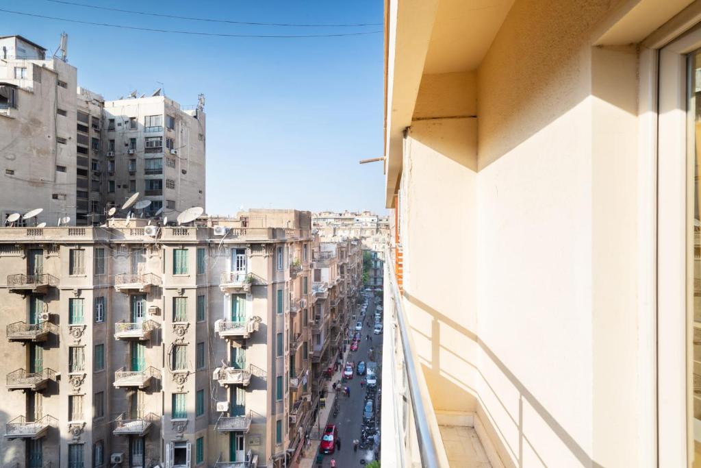 Suitetrails - The Red-Hot Retro Studio Cairo's Downtown