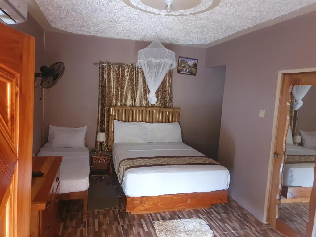 Postel nebo postele na pokoji v ubytování Mesmerize Guest House