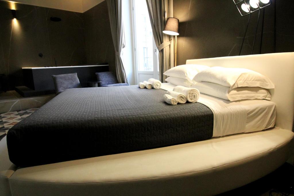 A bed or beds in a room at Duomo Housing Catania Le Suites