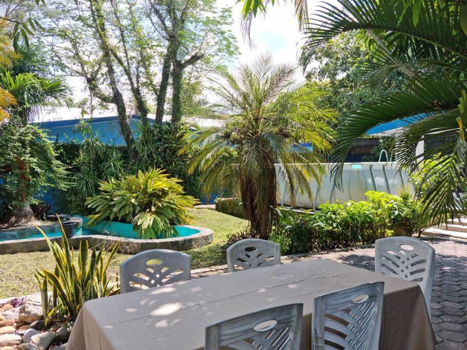 Casa con alberca amplio jardín