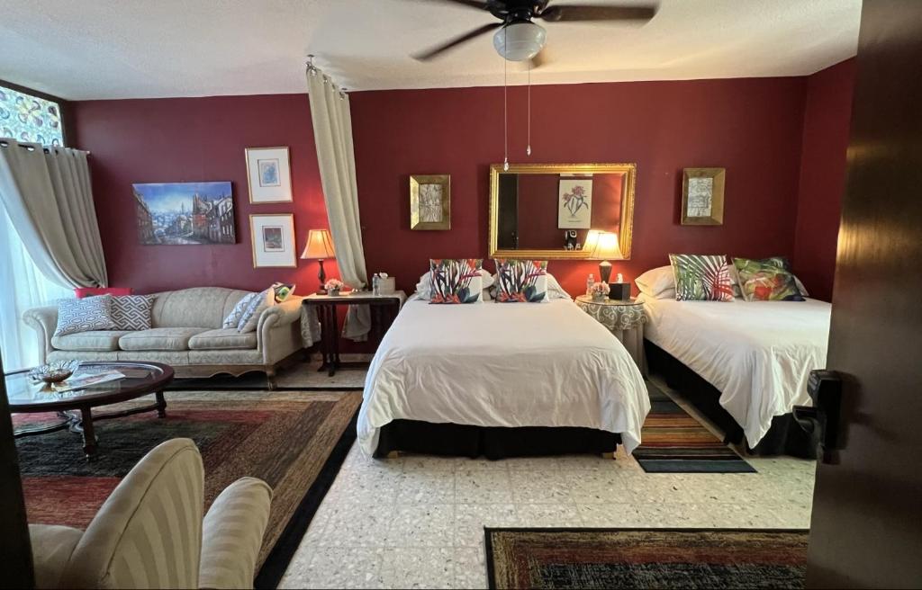 a bedroom with two beds and a living room at Dickinson Guest House, Guadalajara Expo in Guadalajara