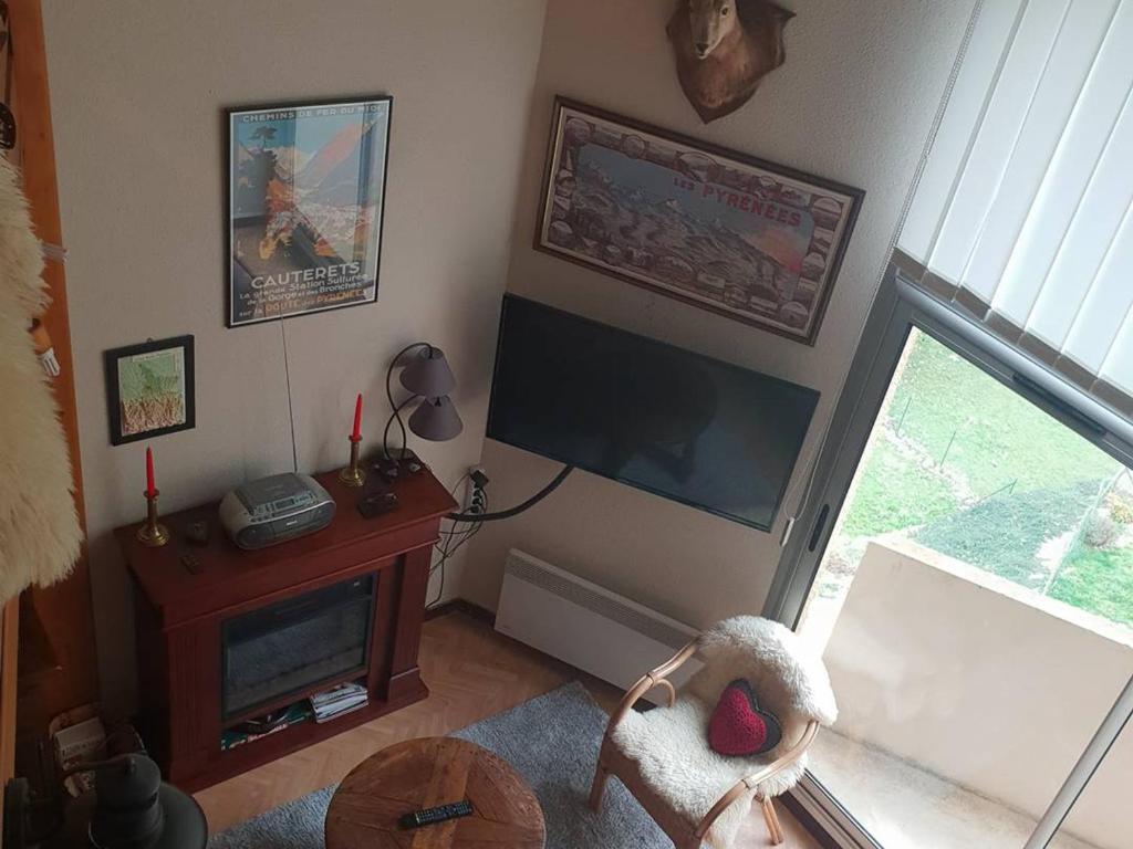 Televízia a/alebo spoločenská miestnosť v ubytovaní Appartement Duplex pour 6 Pers, Proche Centre, Parking, Balcon Sud - FR-1-234-295