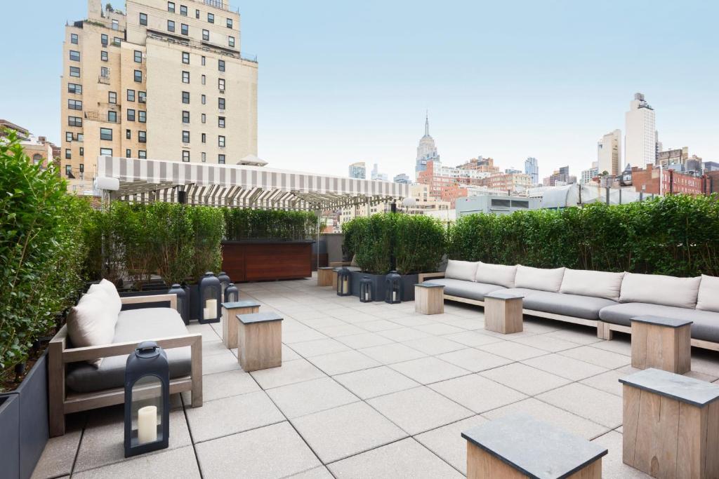 Uma área de estar em The Moore, New York City, a Member of Design Hotels