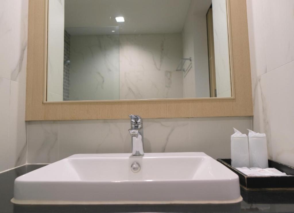 Koupelna v ubytování Sann Hotel