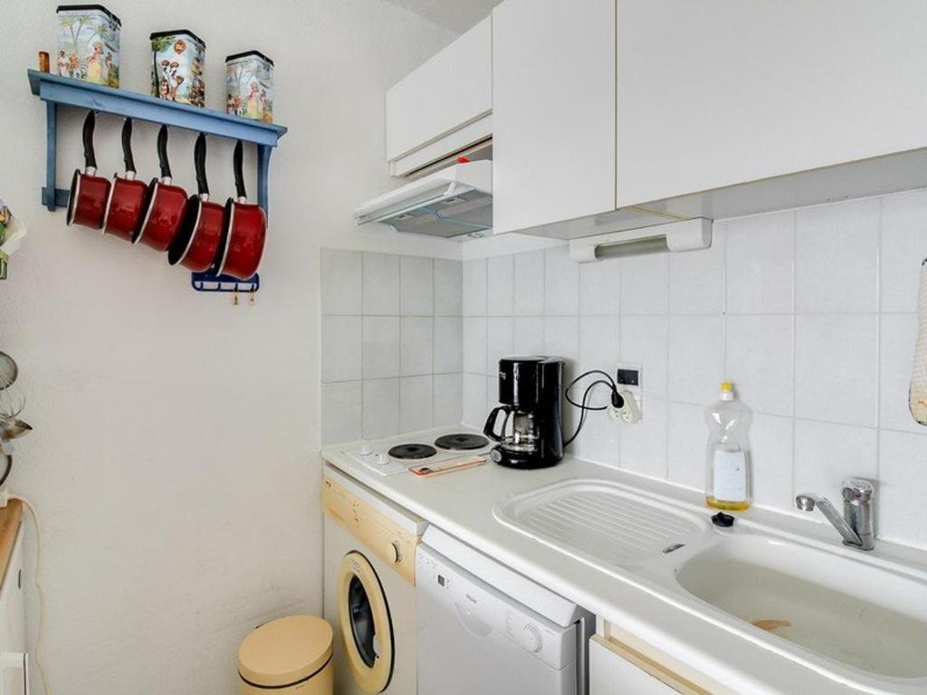 Dapur atau dapur kecil di Appartement Esqui&egrave;ze-S&egrave;re, 3 pi&egrave;ces, 6 personnes - FR-1-402-29