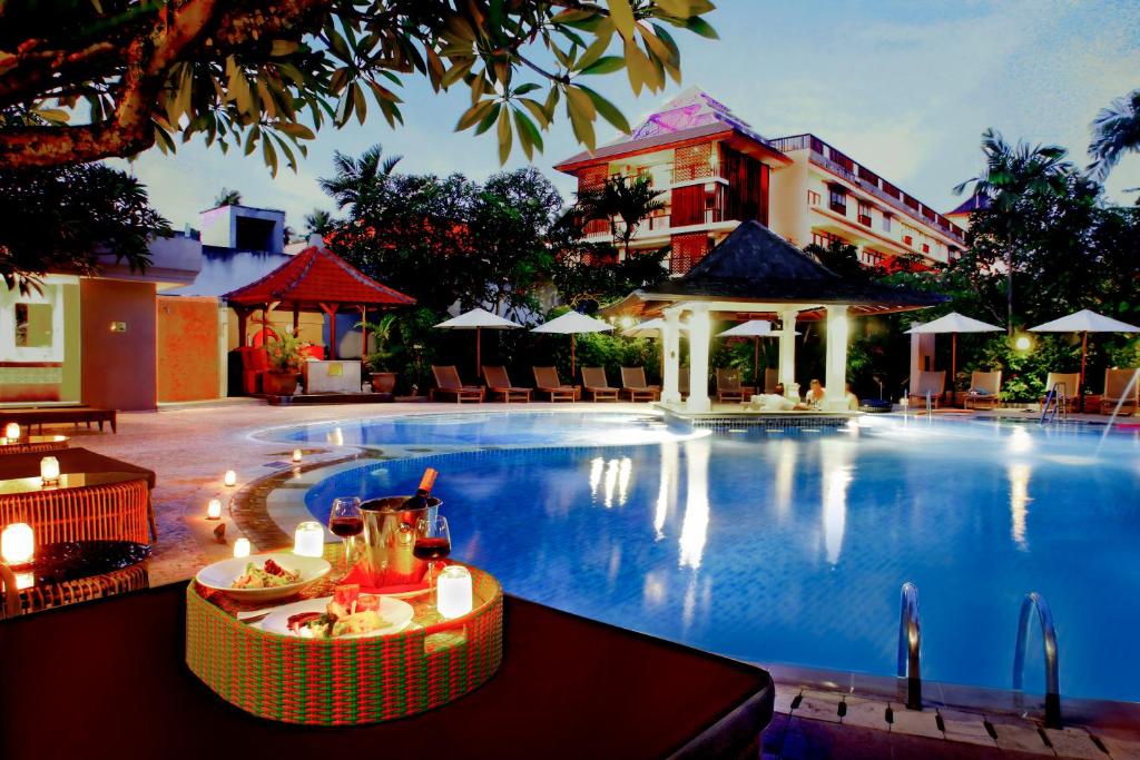 Bazén v ubytování Puri Raja Hotel nebo v jeho okolí