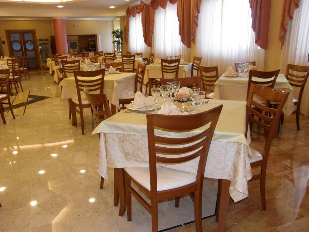 Restaurace v ubytování Albergo Casa Del Pellegrino