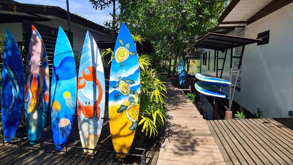 Fotografie z fotogalerie ubytování Baan Rim Nam v destinaci Ko Chang