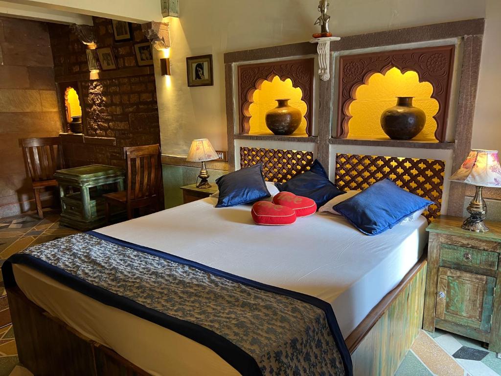 Raj Mandir Boutique Home Stay - Family Suite With Balcony & Fort View