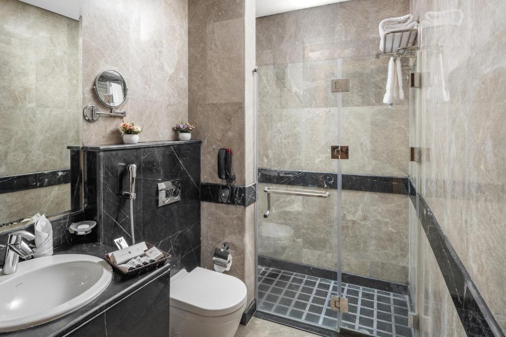 Koupelna v ubytování Roots Hotel