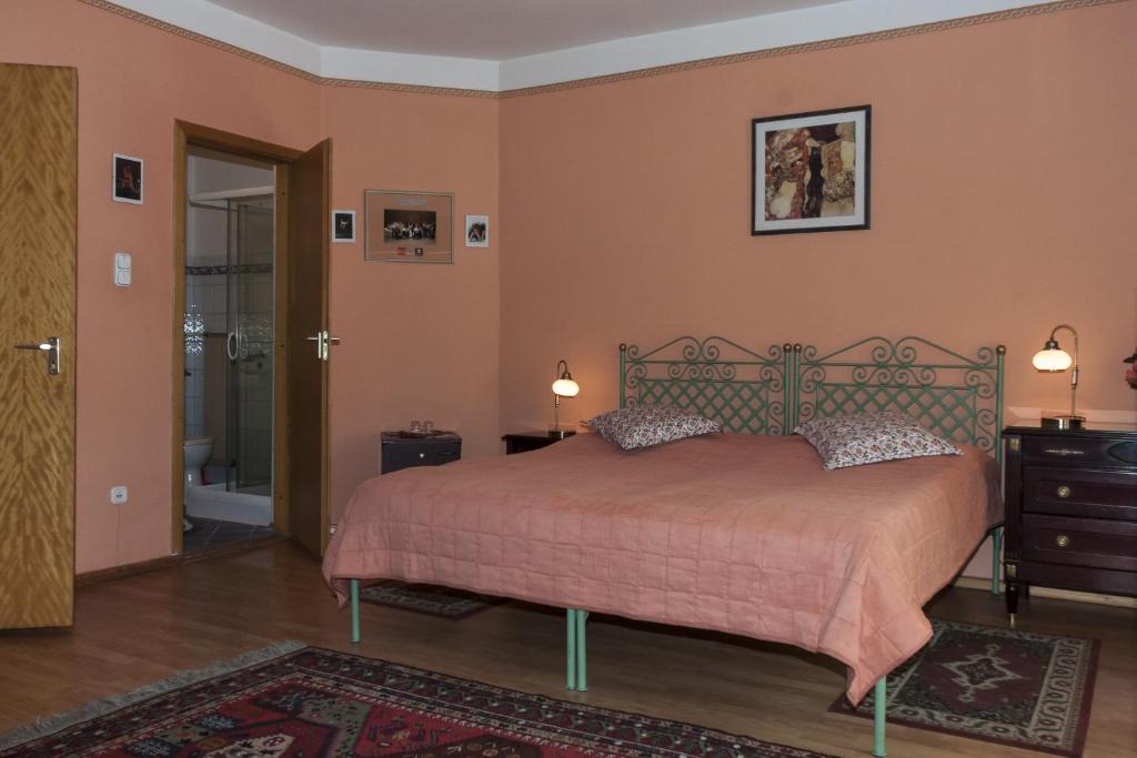 Posteľ alebo postele v izbe v ubytovaní Bellevue Budapest B&B