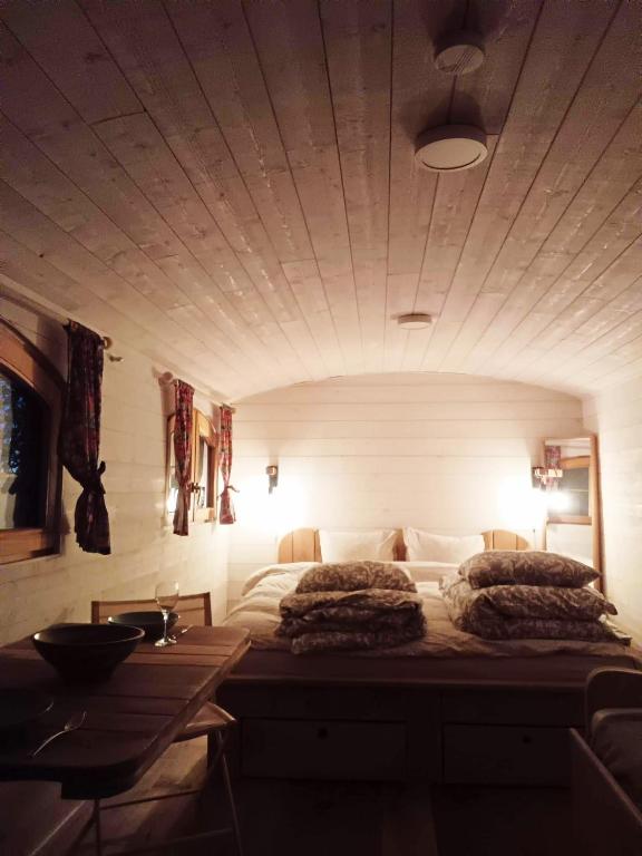 Postel nebo postele na pokoji v ubytování La Tiny House de la Bergerie