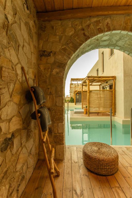 Bazén v ubytování Meli Suites Isle - Adults Only nebo v jeho okolí