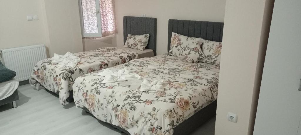 Postel nebo postele na pokoji v ubytování Melekler Pansiyon