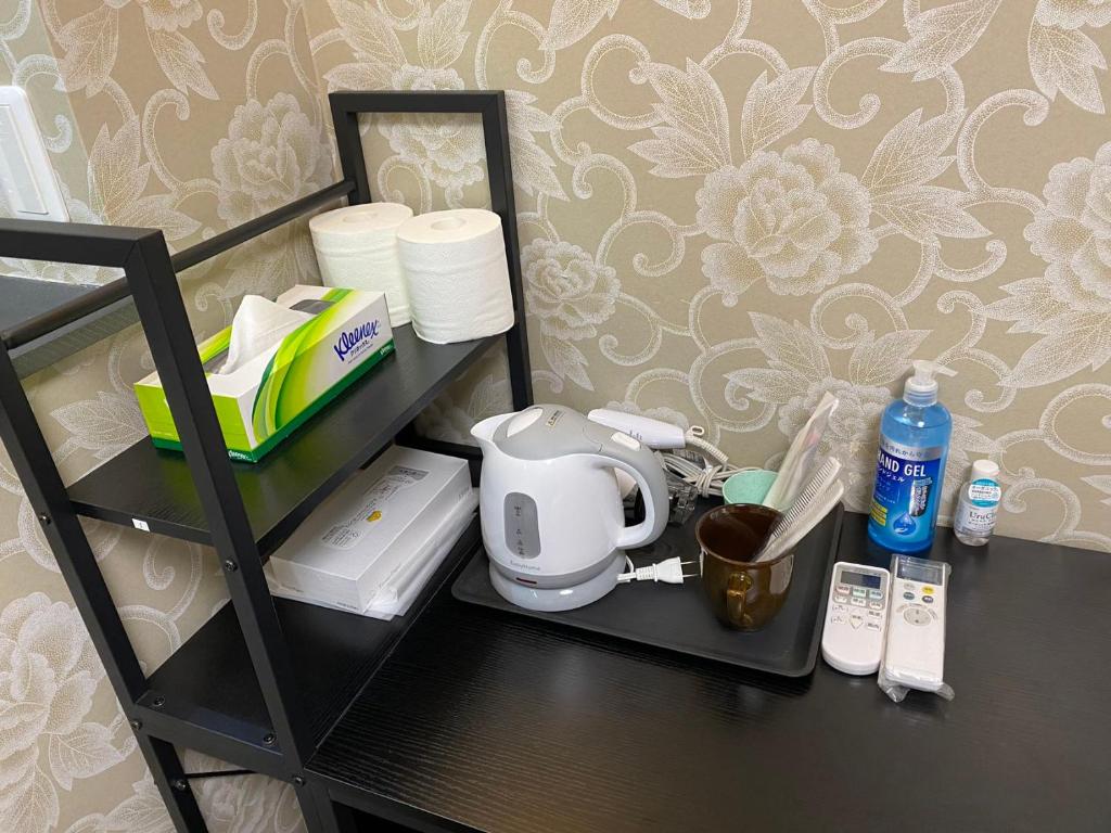Příslušenství pro přípravu čaje a kávy v ubytování Allcomein Hotel Akihabara