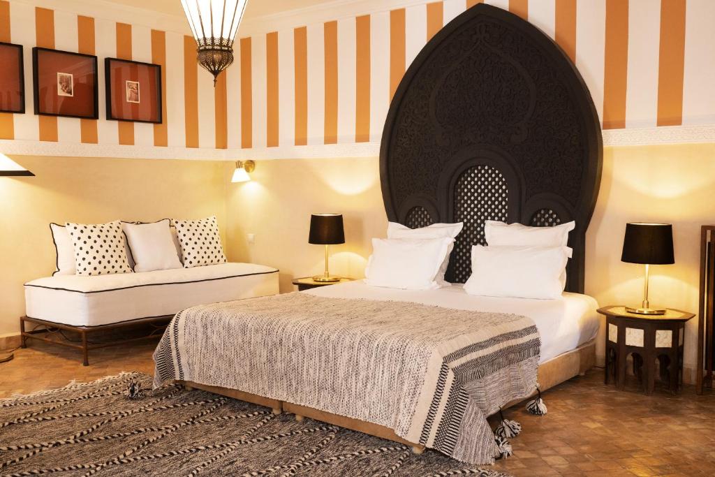 En eller flere senge i et værelse på Riad RK Suites & Spa