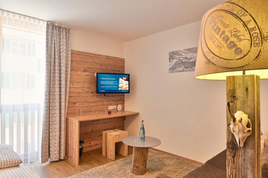 TV a/nebo společenská místnost v ubytování Haus Flexen rooms & apartments