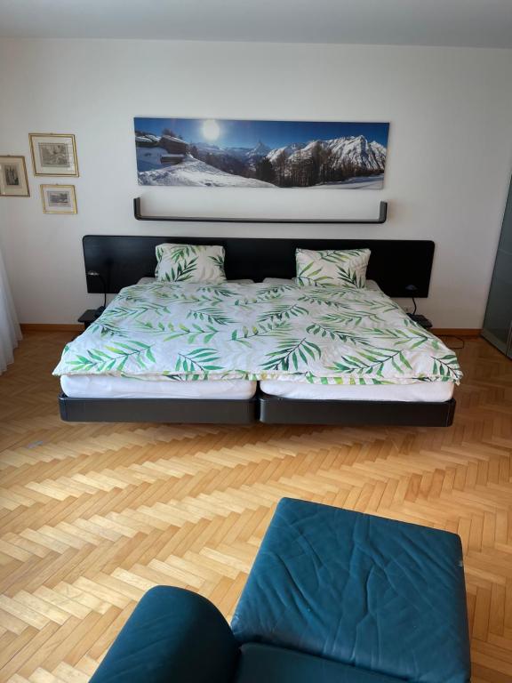 Postel nebo postele na pokoji v ubytování Haus Brunnmatt Zermatt