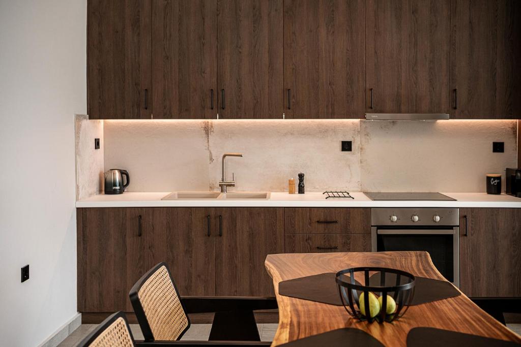 A kitchen or kitchenette at ZeusCave