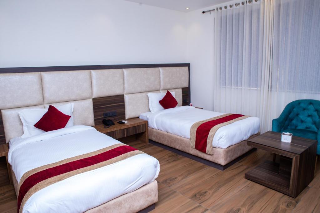 Postel nebo postele na pokoji v ubytování Asian Buddha Hotel