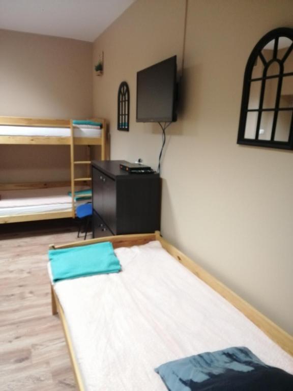 Hostel Gliwice Centrum PARKING - Habitación Cuádruple