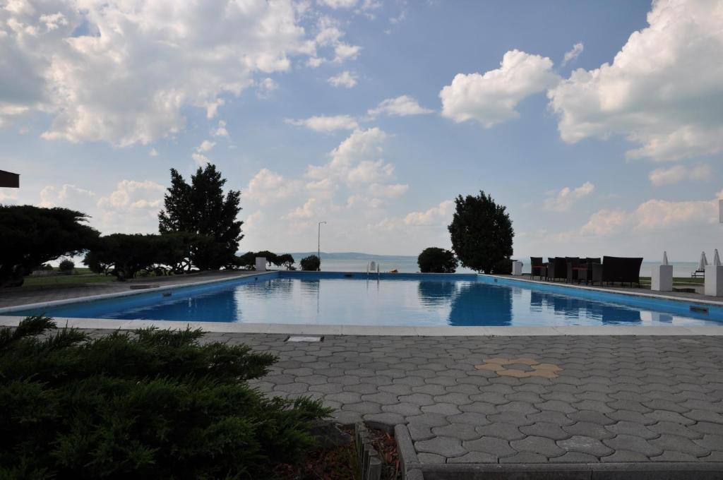 Bazén v ubytování Hotel Hungária nebo v jeho okolí