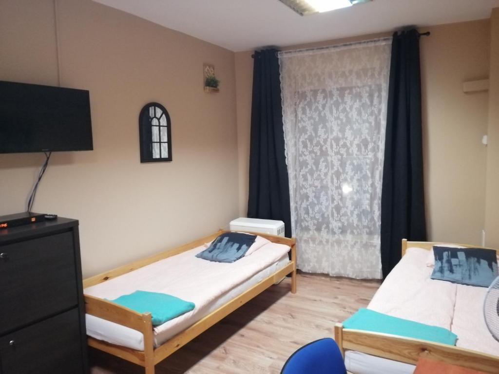 Postel nebo postele na pokoji v ubytování Hostel Gliwice Centrum PARKING