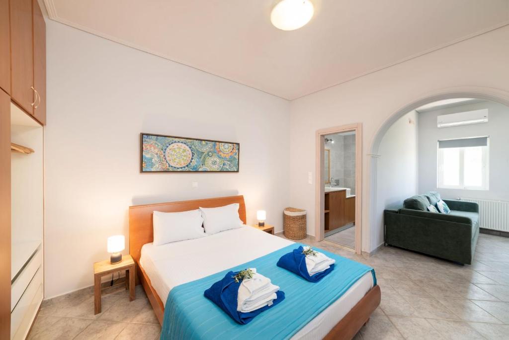 Postel nebo postele na pokoji v ubytování Villa Chrysallis with heated pool