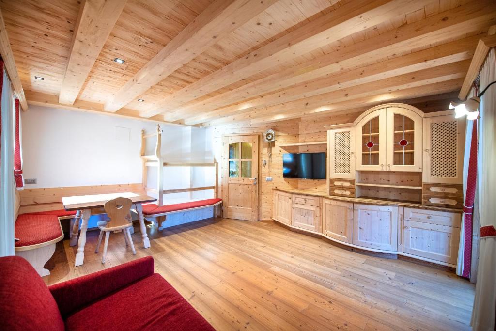 A kitchen or kitchenette at Apartments Bea