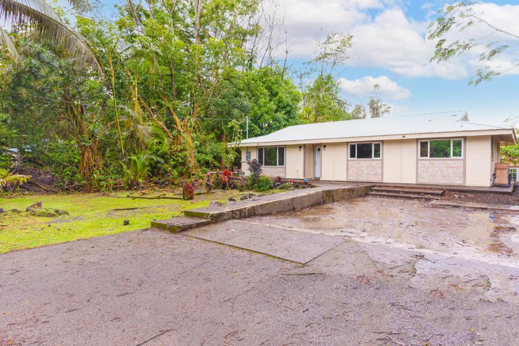 an empty parking lot in front of a house at Puni Mauka A 31 plus day rental in Pahoa