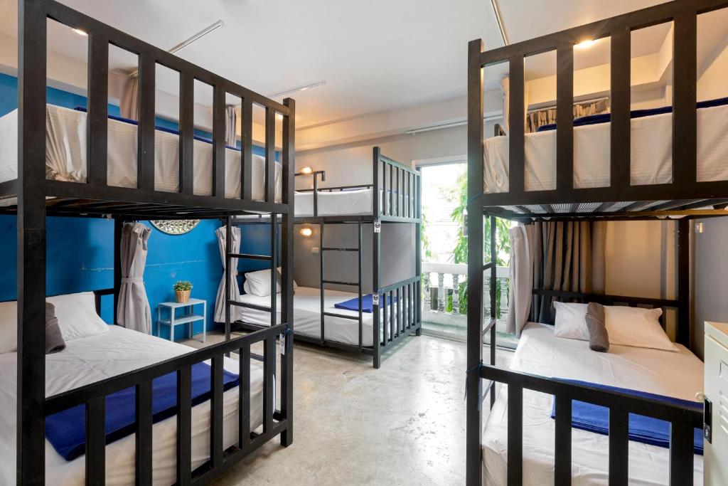 Postel nebo postele na pokoji v ubytování Hip Hostel - SHA Plus