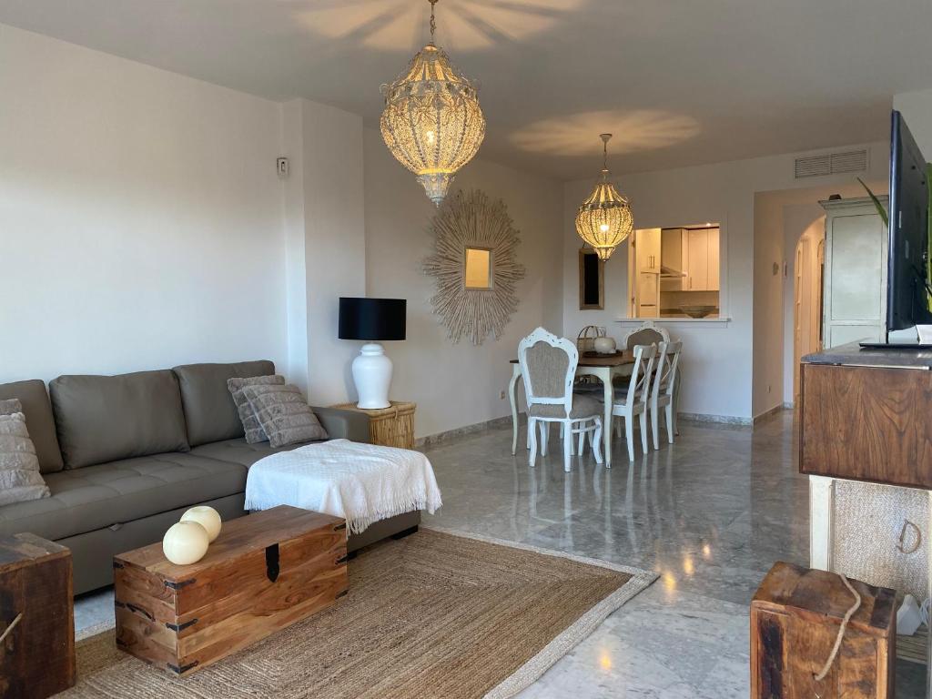 TV a/nebo společenská místnost v ubytování Apartamentos Costa Quebrada