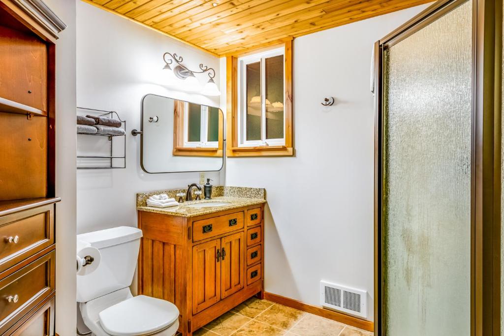 Koupelna v ubytování Alderbrook A-Frame