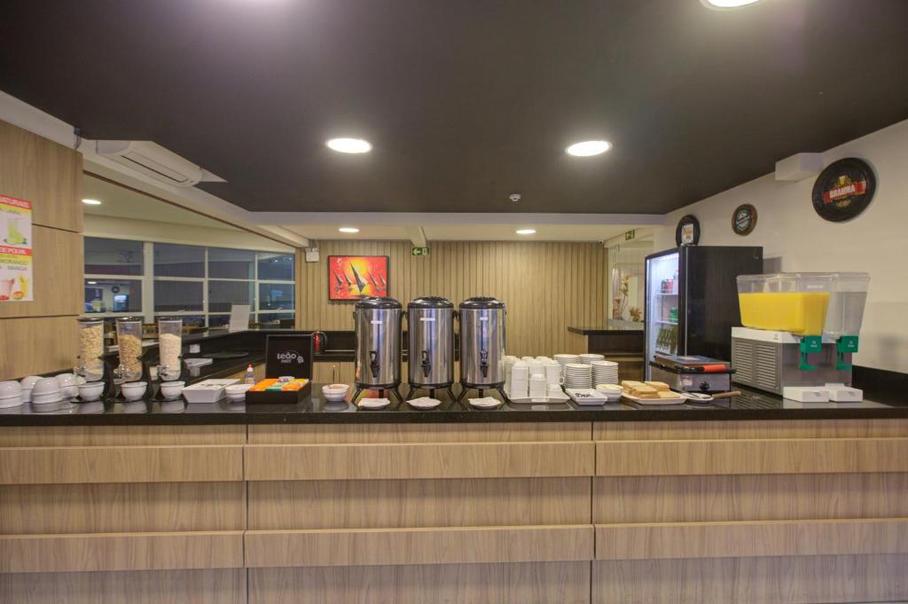 Příslušenství pro přípravu čaje a kávy v ubytování Viale Iguassu Hotel