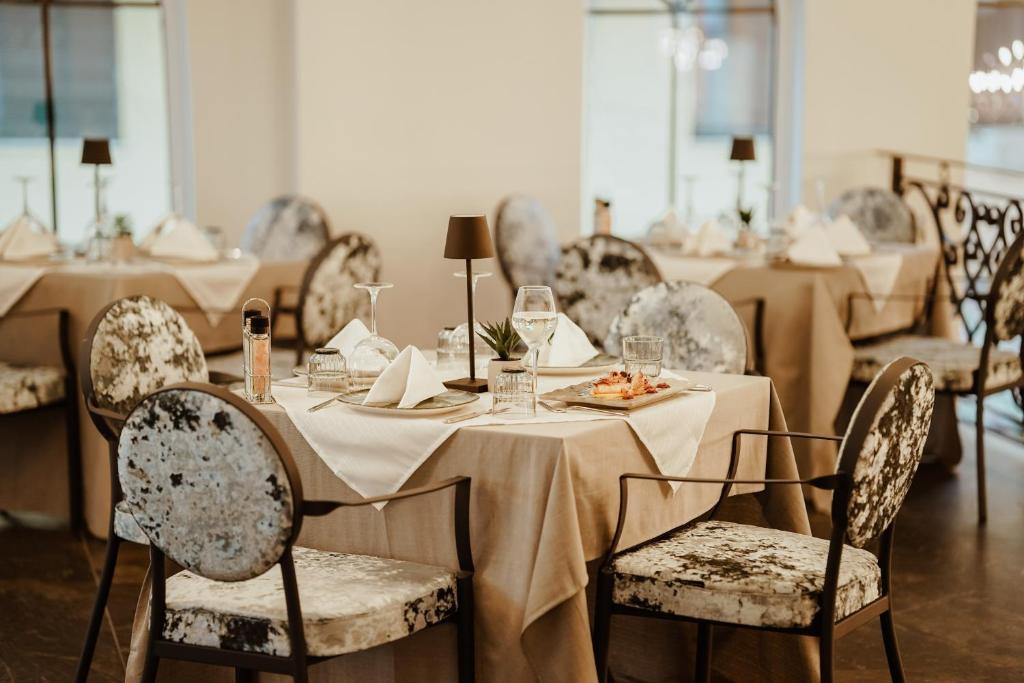 Restaurace v ubytování Martiness Hotel Durres