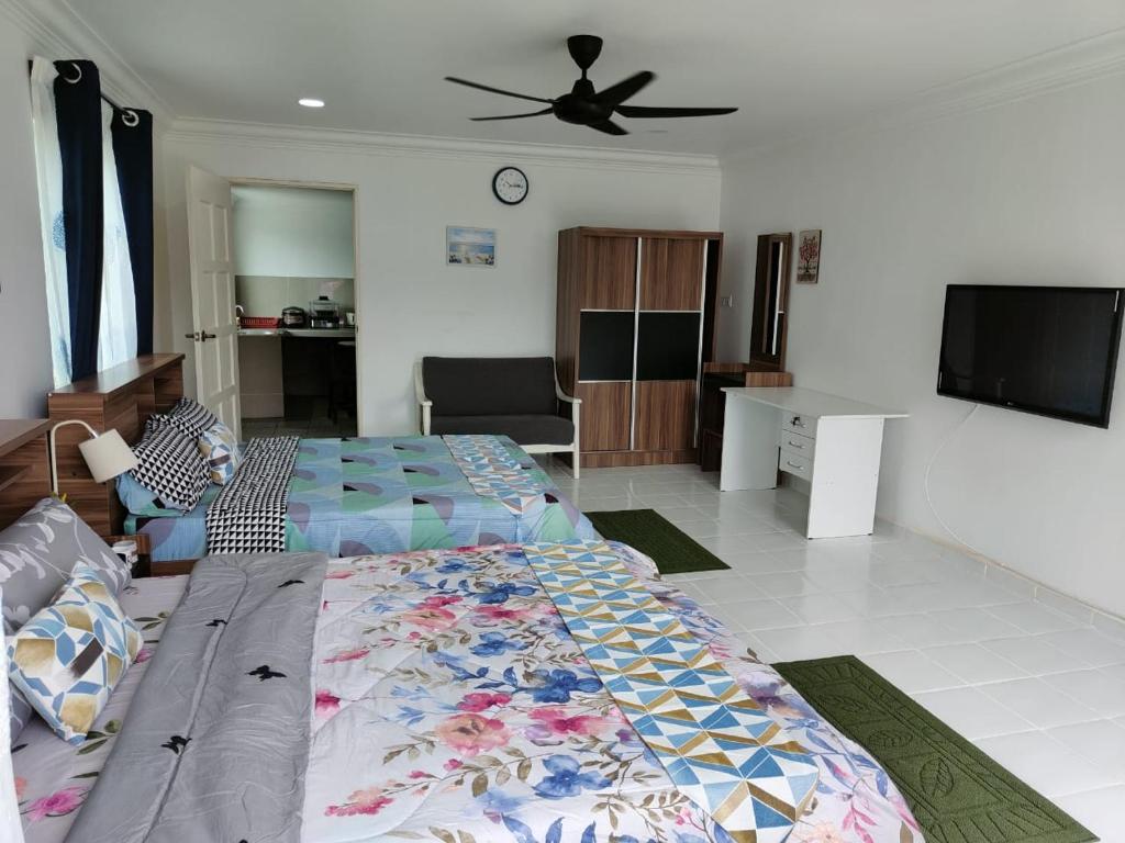 Sunrise Bedrooms and Transit Sunrise Bedrooms and Transit